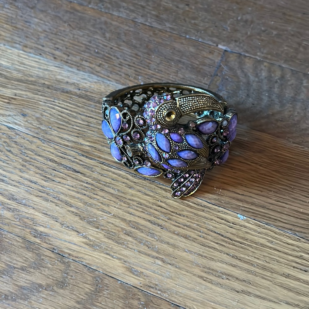 Women’s costume bracelet